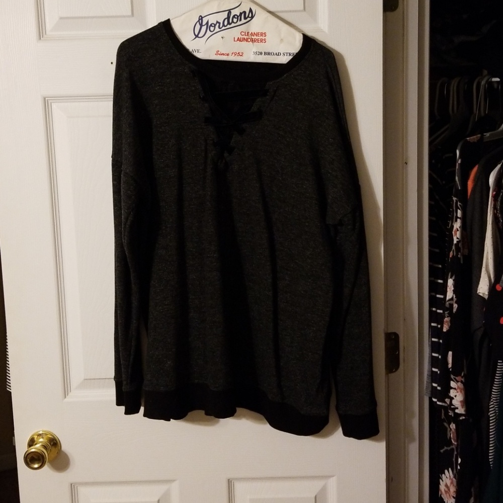 Heather black sweat shirt